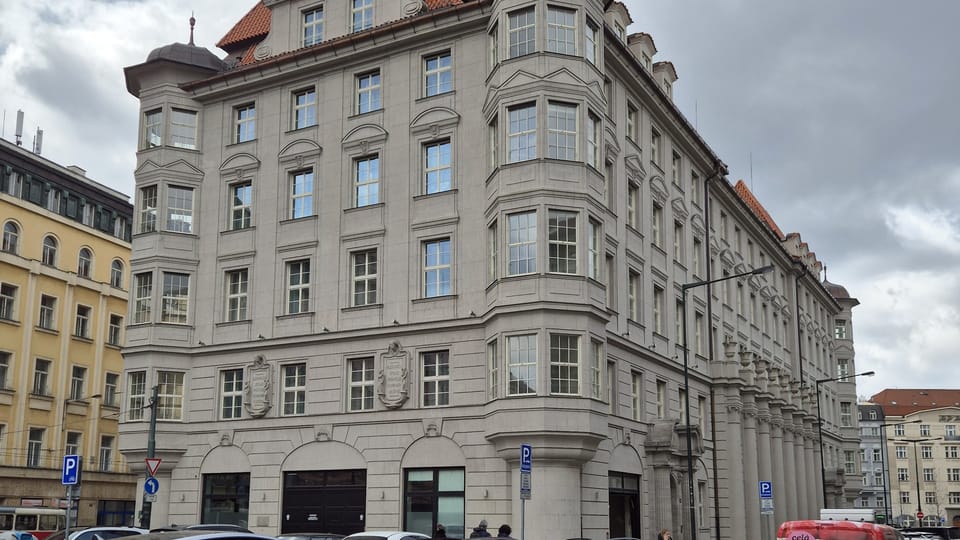 V arkýřích hotelu jsou menší zimní zahrady. Apartmá Adiny Mandlové najdete de druhém patře | Foto: Petr Lukeš, Radio Prague International V arkýřích hotelu jsou menší zimní zahrady. Apartmá Adiny Mandlové najdete de druhém patře | Foto: Petr Lukeš, Radio Prague International