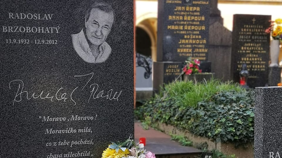 Hrobu Radoslava Brzobohatého věnuje rodina a přátelé stálou péči | Foto: Petr Lukeš, Radio Prague International Hrobu Radoslava Brzobohatého věnuje rodina a přátelé stálou péči | Foto: Petr Lukeš, Radio Prague International