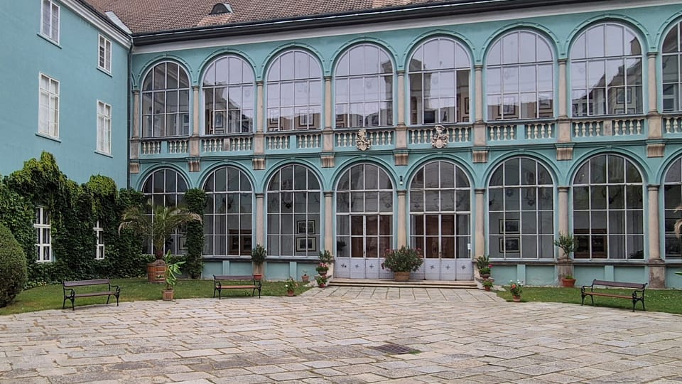 Dačice - zámecké průčelí se zasklenými arkádami | Foto: Petr Lukeš,  Radio Prague International