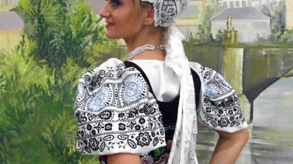 Česká královna krásy Ana Noemi Schaffer v soutěžním kroji Česká královna krásy Ana Noemi Schaffer v soutěžním kroji