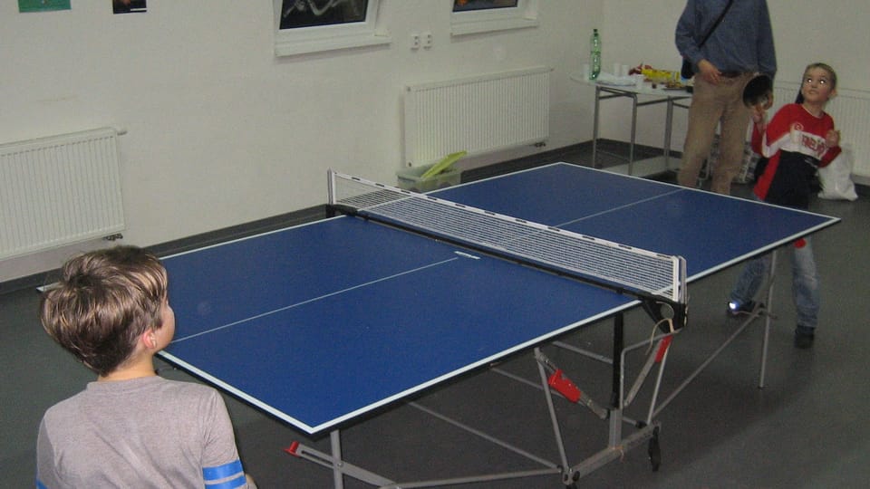 Chlapci si zahráli ping pong