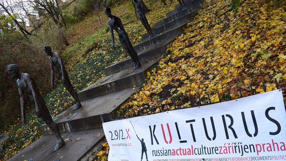 Vzpomínková akce Navrácení jmen proběhla u pomníku obětem komunismu Vzpomínková akce Navrácení jmen proběhla u pomníku obětem komunismu