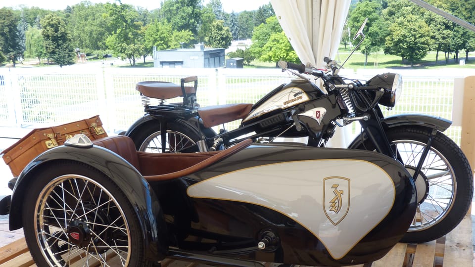 Motocykl Zündapp, na kterém se Radek Uhlíř ženil | Foto: Petr Lukeš, Radio Prague International Motocykl Zündapp, na kterém se Radek Uhlíř ženil | Foto: Petr Lukeš, Radio Prague International