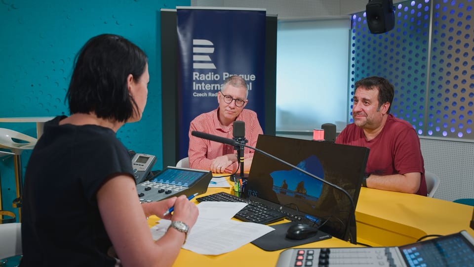 Jan Sedmidubský a Petr Just ve studiu hosty Naděždy Hávové | Foto: Barbora Navrátilová,  Radio Prague International 