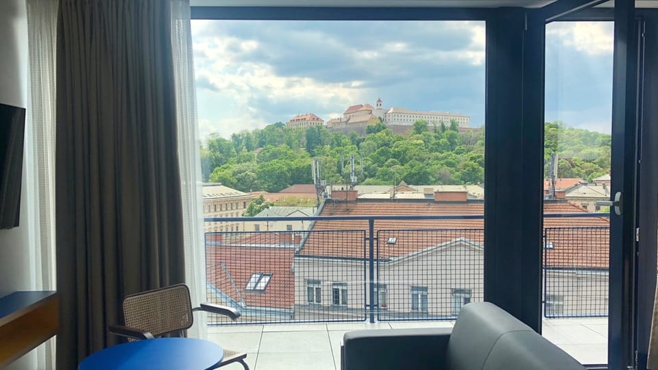 Výhled na hrad Špilberk z nejvyššího patra hotelu Avion v Brně | Foto: Vlasta Gajdošíková, Český rozhlas Výhled na hrad Špilberk z nejvyššího patra hotelu Avion v Brně | Foto: Vlasta Gajdošíková, Český rozhlas