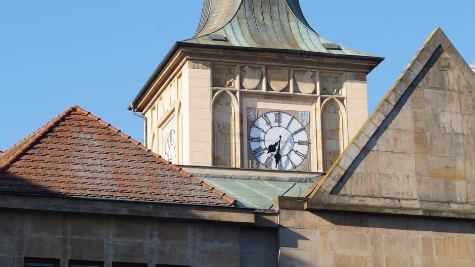 Špička Staroměstské vodárenské věže se severním hodinovým ciferníkem | Foto: Miloš Turek, Radio Prague International Špička Staroměstské vodárenské věže se severním hodinovým ciferníkem | Foto: Miloš Turek, Radio Prague International