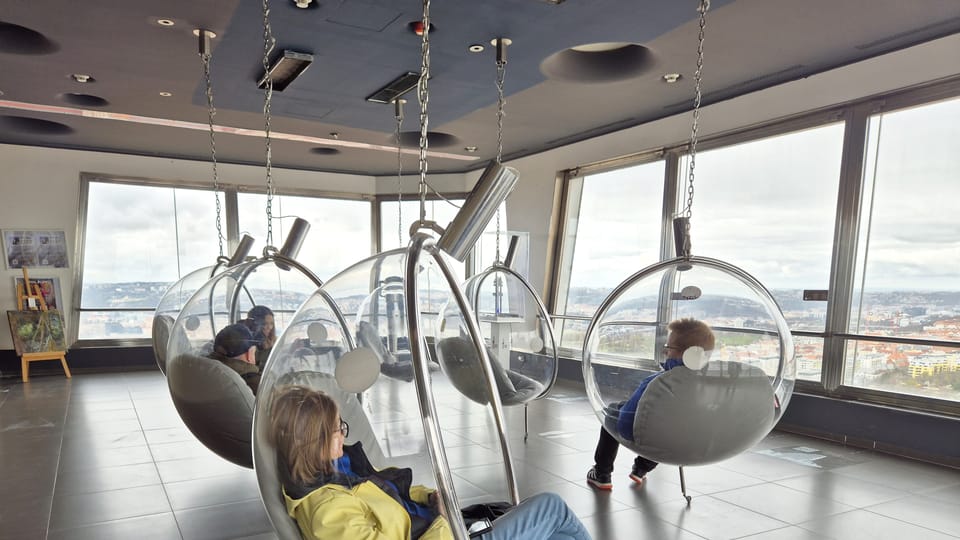 Ještě výše je vyhlídka se závěsnými křesly, tzv. bubble chairs | Foto: Petr Lukeš, Radio Prague International Ještě výše je vyhlídka se závěsnými křesly, tzv. bubble chairs | Foto: Petr Lukeš, Radio Prague International