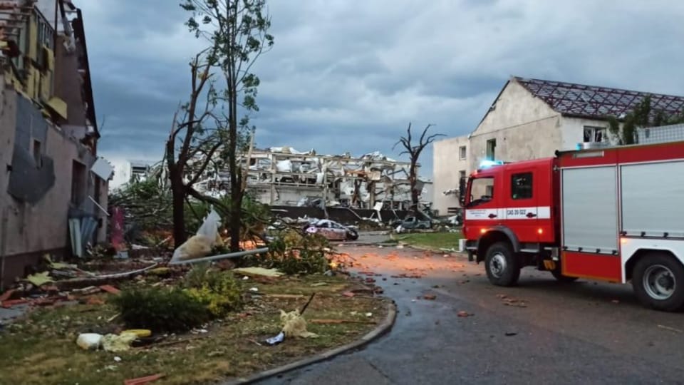 První hasiči přijeli na místo katastrofy kolem 19. hodiny | Foto: Hasičský záchranný sbor Jihomoravského kraje První hasiči přijeli na místo katastrofy kolem 19. hodiny | Foto: Hasičský záchranný sbor Jihomoravského kraje