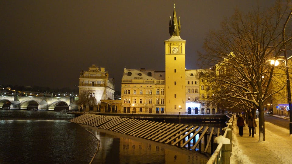 Zimní pohled na Staroměstskou vodárnu a Staroměstskou vodárenskou věž | Foto: Miloš Turek, Radio Prague International Zimní pohled na Staroměstskou vodárnu a Staroměstskou vodárenskou věž | Foto: Miloš Turek, Radio Prague International