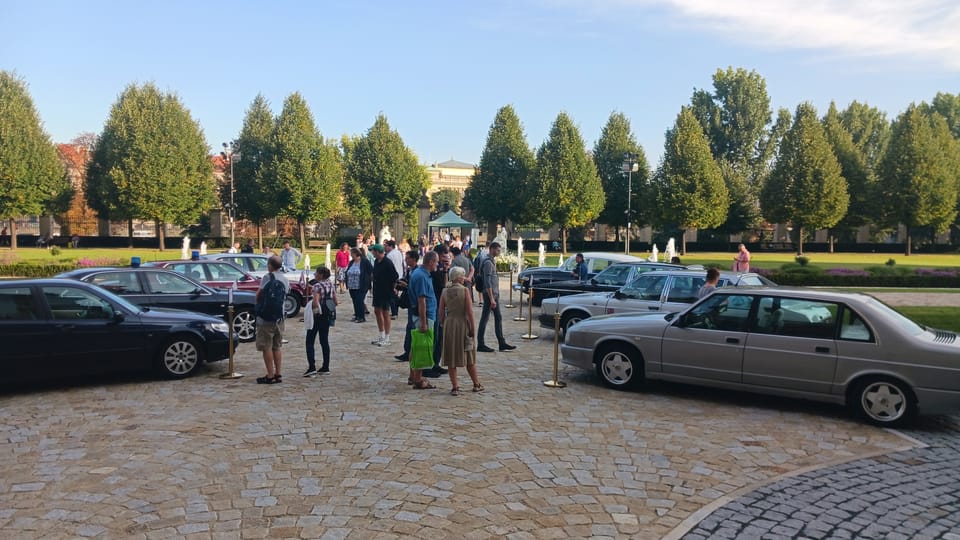 Výstava historických vládních vozidel v zahradě Strakovy akademie | Foto: Lenka Žižková, Radio Prague International Výstava historických vládních vozidel v zahradě Strakovy akademie | Foto: Lenka Žižková, Radio Prague International