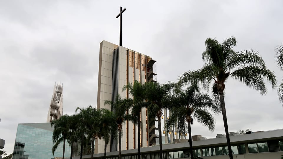 Crystal Cathedral, kde probíhalo rozloučení s biskupem Esterkou | Foto: Ája Bufka Crystal Cathedral, kde probíhalo rozloučení s biskupem Esterkou | Foto: Ája Bufka