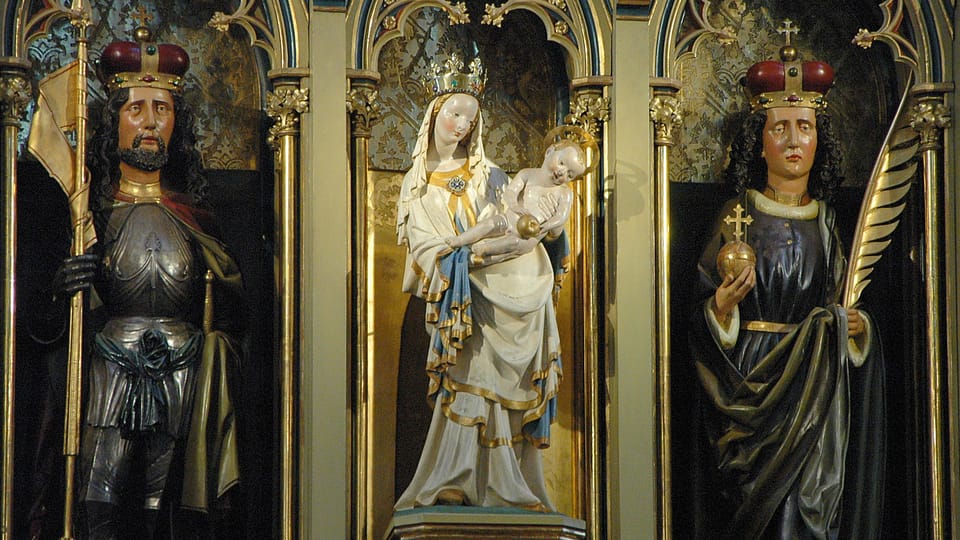 Po boku plzeňské madony stojí svatý Václav a svatý Vít, dva patroni české země. | Foto: Jaroslav Mach Po boku plzeňské madony stojí svatý Václav a svatý Vít, dva patroni české země. | Foto: Jaroslav Mach