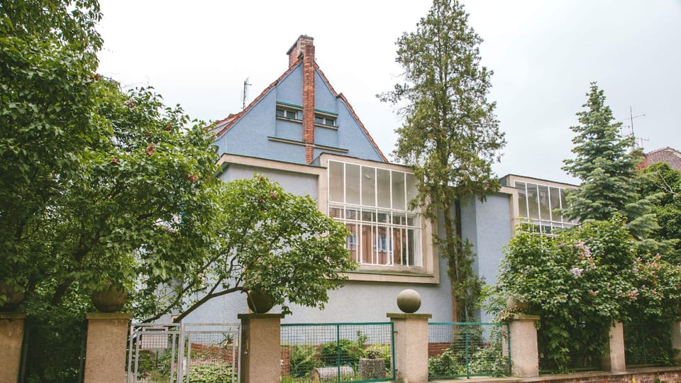 Olomoucká vila pro sochaře Julia Pelikána postavená v roce 1925 od architektů Josefa Štěpánka a slavného Bohuslava Fuchse | Foto: Jana Volková, Český rozhlas Olomoucká vila pro sochaře Julia Pelikána postavená v roce 1925 od architektů Josefa Štěpánka a slavného Bohuslava Fuchse | Foto: Jana Volková, Český rozhlas