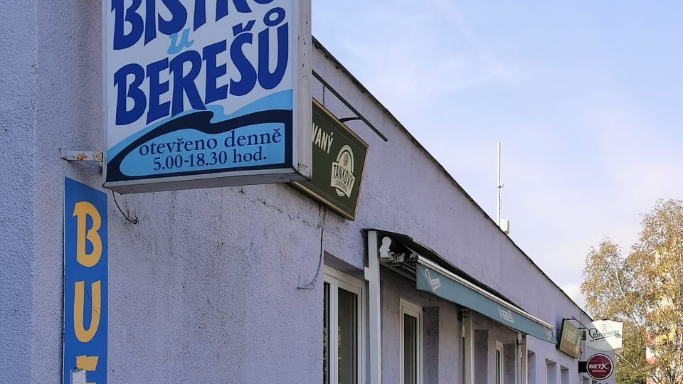 Přes den je v hospodě nejvíc stavebních dělníků, kteří pracují přímo na nádraží | Foto: Petr Lukeš, Radio Prague International Přes den je v hospodě nejvíc stavebních dělníků, kteří pracují přímo na nádraží | Foto: Petr Lukeš, Radio Prague International