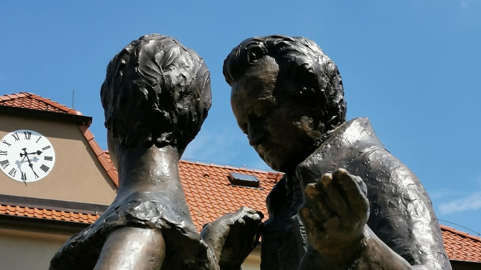 Sousoší baronky Ulriky a básníka Goetha | Foto: Klára Stejskalová, Radio Prague International Sousoší baronky Ulriky a básníka Goetha | Foto: Klára Stejskalová, Radio Prague International