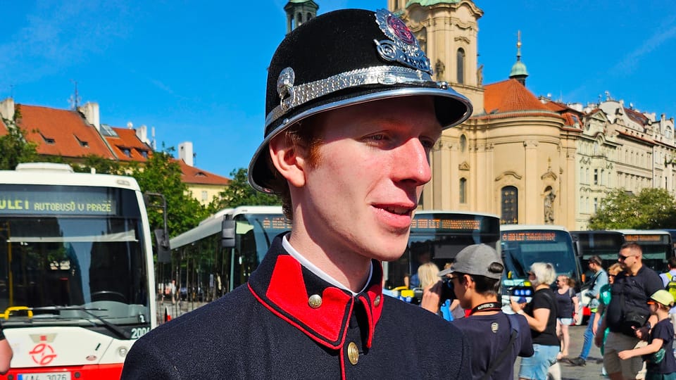 Oslavám přihlížel i policajt v dobové uniformě | Foto: Klára Stejskalová, Radio Prague International Oslavám přihlížel i policajt v dobové uniformě | Foto: Klára Stejskalová, Radio Prague International