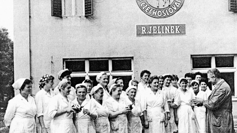 Zájem o pálenku ze zahraničí byl vyšší, než se očekávalo, a proto bylo potřeba vybudovat novou továrnu. | Reprofoto: Marcel Sladkowski: "Království slivovice - Osudy palírníků a palíren ve Vizovicích" / RUDOLF JELÍNEK a.s. Zájem o pálenku ze zahraničí byl vyšší, než se očekávalo, a proto bylo potřeba vybudovat novou továrnu. | Reprofoto: Marcel Sladkowski: "Království slivovice - Osudy palírníků a palíren ve Vizovicích" / RUDOLF JELÍNEK a.s.
