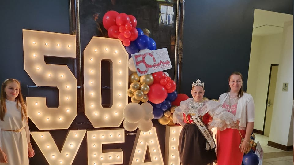 K oslavám se připojila i letošní Miss | Foto: Klára Stejskalová, Radio Prague International K oslavám se připojila i letošní Miss | Foto: Klára Stejskalová, Radio Prague International