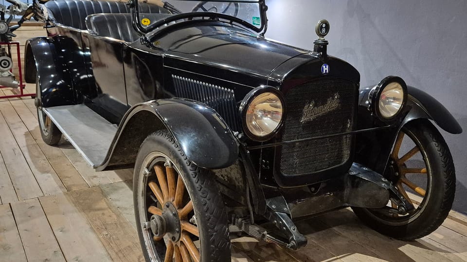 Hupmobile C rok výroby 1930. Ve své době patřil ke špičkovým automobilům. S motorem 4,  4 litrů dosahoval výkonu 100 koní | Foto: Petr Lukeš,  Radio Prague International