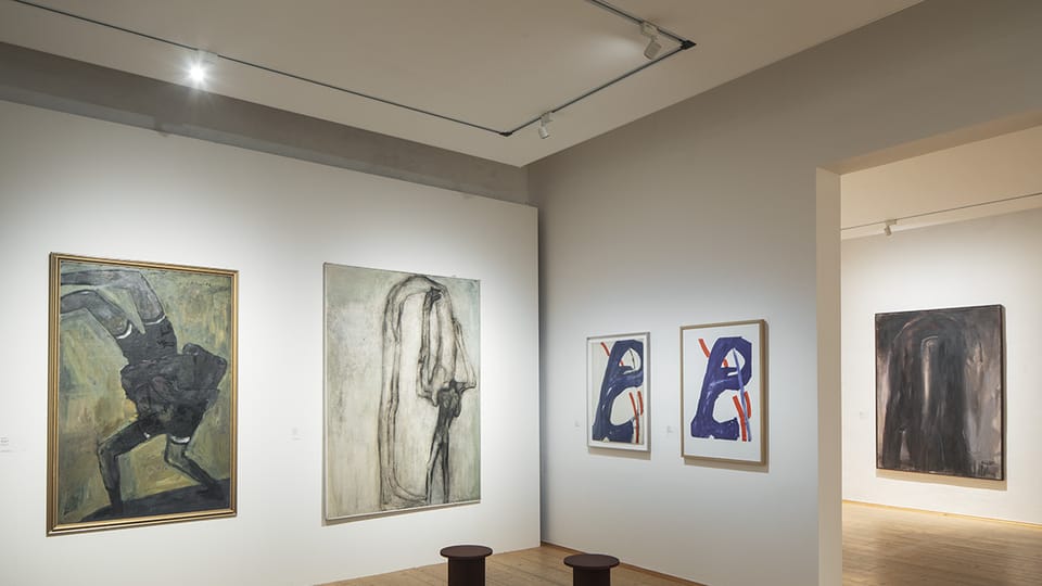 Květa Válová, Zápasníci (1958), Aréna (1984) a dva exempláře Valcíře (1950) | Foto: GASK Květa Válová, Zápasníci (1958), Aréna (1984) a dva exempláře Valcíře (1950) | Foto: GASK