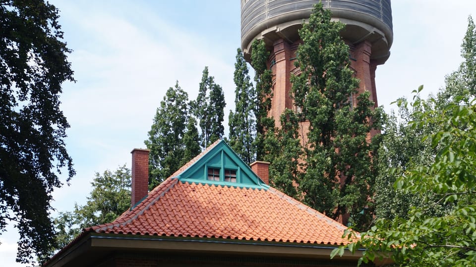 Domek strojníka a vodárenská věž. | Foto: Miloš Turek, Radio Prague International Domek strojníka a vodárenská věž. | Foto: Miloš Turek, Radio Prague International