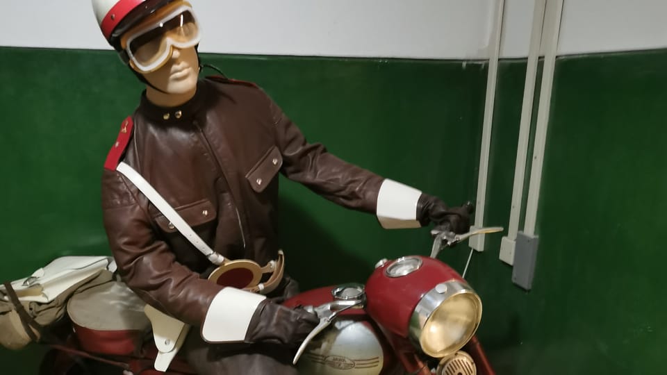Z Muzea studené války: Příslušník SNB na služební motorce Jawa | Foto: Petr Lukeš, Radio Prague International Z Muzea studené války: Příslušník SNB na služební motorce Jawa | Foto: Petr Lukeš, Radio Prague International
