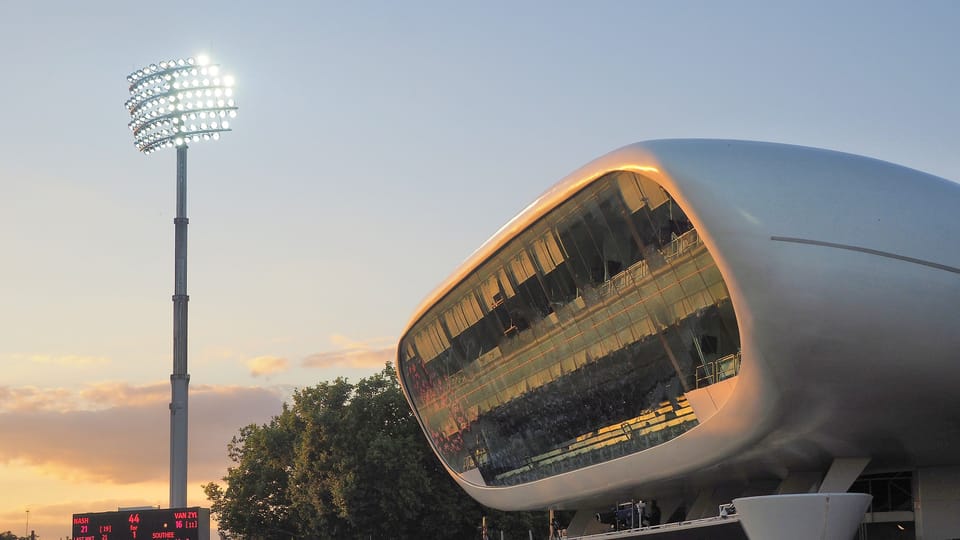 Mediální centrum na kriketovém hřišti Nel Lord's | Foto: Brian Minkoff-London Pixels, Wikimedia Commons, CC BY-SA 4.0 DEED Mediální centrum na kriketovém hřišti Nel Lord's | Foto: Brian Minkoff-London Pixels, Wikimedia Commons, CC BY-SA 4.0 DEED