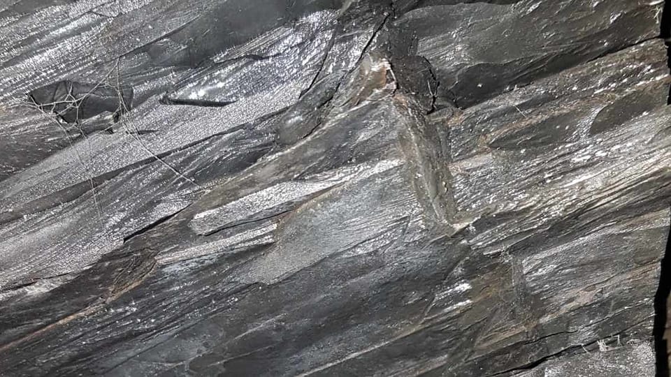 Břidlice vyhrazeným nerostem jako třeba uhlí, a mohl ji začít na svém pozemku těžit každý | Foto: Zdeňka Kuchyňová, Radio Prague International Břidlice vyhrazeným nerostem jako třeba uhlí, a mohl ji začít na svém pozemku těžit každý | Foto: Zdeňka Kuchyňová, Radio Prague International