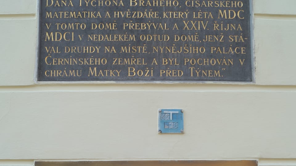 Pamětní tabule na domě U Zlatého noha, foto: archiv ČRo - Radio Prague International Pamětní tabule na domě U Zlatého noha, foto: archiv ČRo - Radio Prague International