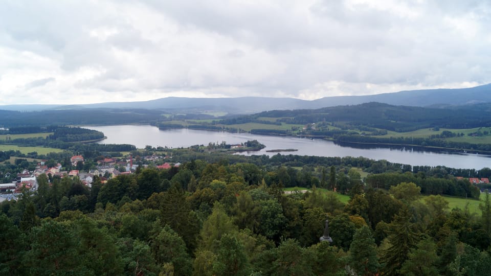 Pohled na Lipno z horního ochozu rozhledny na Dobré vodě v Horní Plané | Foto: Miloš Turek, Radio Prague International Pohled na Lipno z horního ochozu rozhledny na Dobré vodě v Horní Plané | Foto: Miloš Turek, Radio Prague International