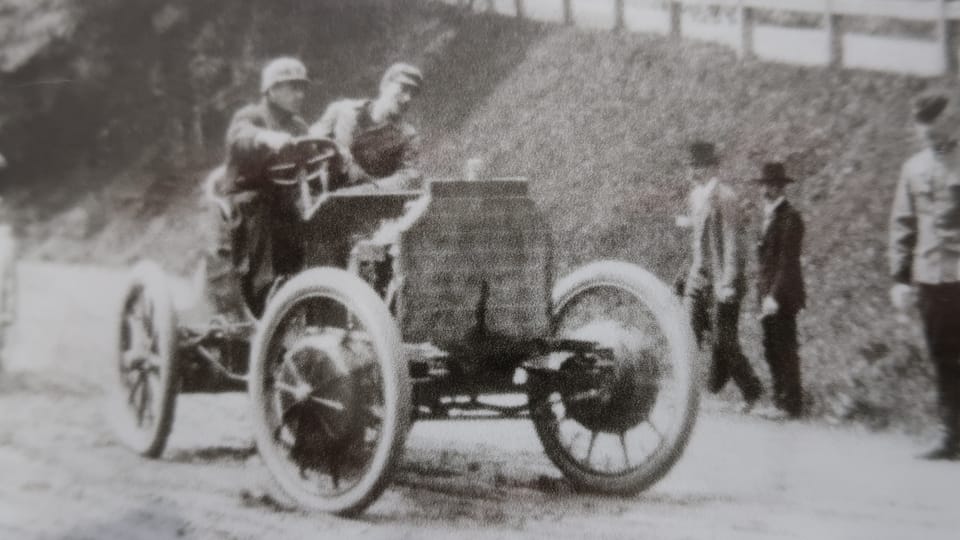 Rodný dům Ferdinanda Porsche ve Vratislavicích je zároveň netradiční muzeum. | Foto: Till Janzer, Radio Prague International Rodný dům Ferdinanda Porsche ve Vratislavicích je zároveň netradiční muzeum. | Foto: Till Janzer, Radio Prague International