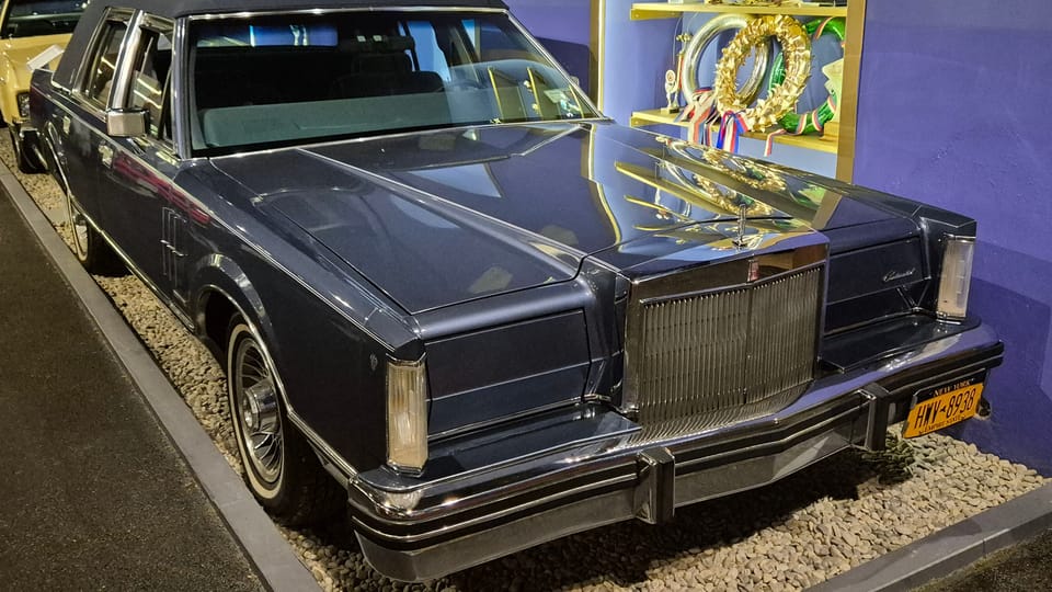 Ford Lincoln Continental. V sedmdesátých letech to byla také značka amerických prezidentů | Foto: Petr Lukeš,  Radio Prague International