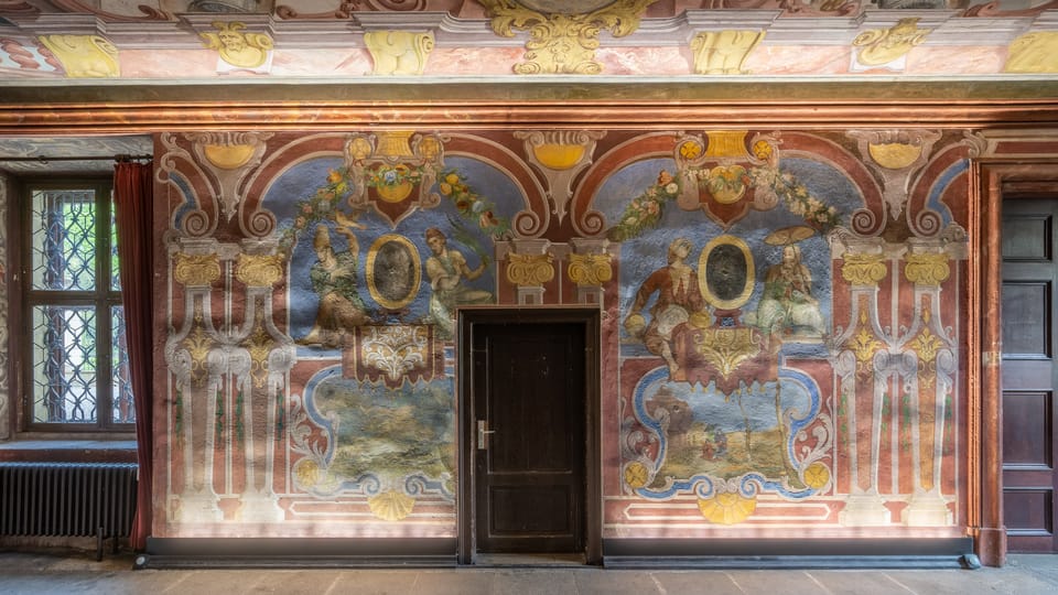 V paláci se dochovaly původní intarsované dveře,  lambrie,  okenice a a mnohé artefakty | Foto: Václav Bacovský,  Velvyslanectví SRN v Praze