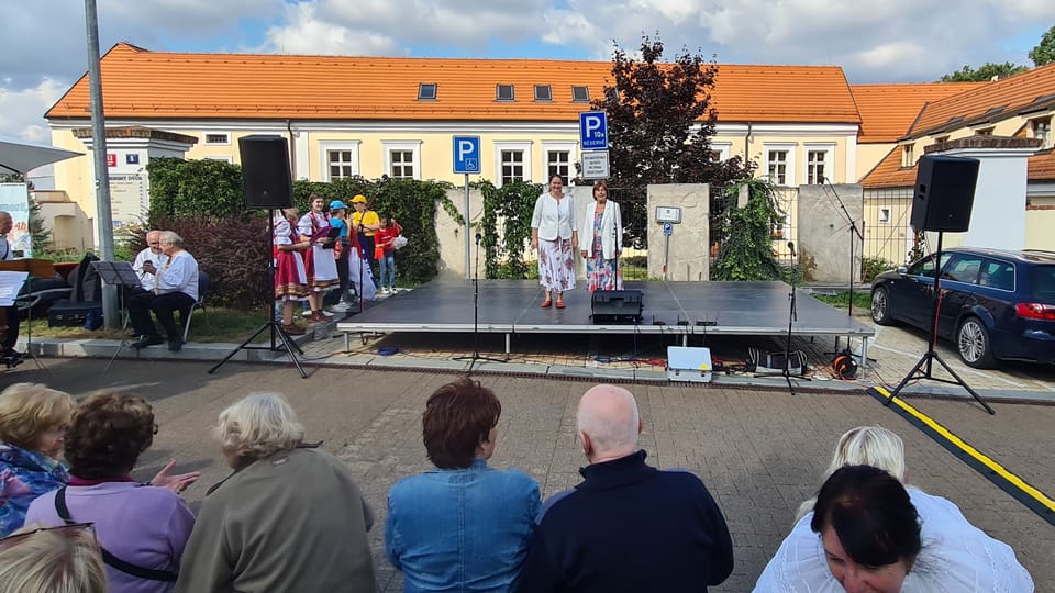 Místostarostka Barbora Floriánová a Věra Doušová, duše festivalu | Foto: Klára Stejskalová, Radio Prague International Místostarostka Barbora Floriánová a Věra Doušová, duše festivalu | Foto: Klára Stejskalová, Radio Prague International