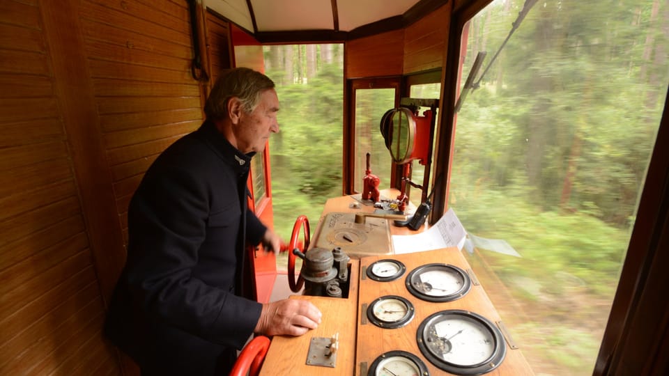 Stanoviště strojvedoucího na Křižíkově Elince,  tedy motorovém vozu EM 400.001 | Foto: Břetislav Tureček,  Radio Prague International