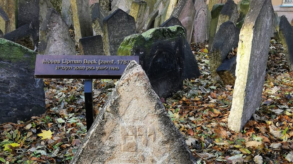 Poslední hrob z roku 1787 patřil Mosesu Lipmanovi Beckovi | Foto: Petr Lukeš, Radio Prague International Poslední hrob z roku 1787 patřil Mosesu Lipmanovi Beckovi | Foto: Petr Lukeš, Radio Prague International