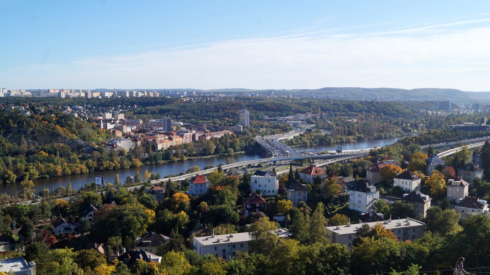 Pohled z Děvína na Vltavu s Barrandovským mostem | Foto: Miloš Turek, Radio Prague International Pohled z Děvína na Vltavu s Barrandovským mostem | Foto: Miloš Turek, Radio Prague International