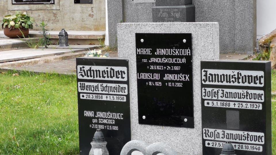 Vedle německé menšiny žili v Siřemi ( Zürau) i Češi,  jak potvrzují společné náhrobky některých rodin | Foto: Petr Lukeš,  Radio Prague International