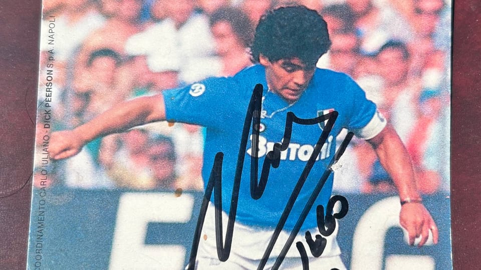 Nejcennější z Čurbyho sbírky je Maradonův podpis | Foto: Juan Pablo Bertazza, Radio Prague International Nejcennější z Čurbyho sbírky je Maradonův podpis | Foto: Juan Pablo Bertazza, Radio Prague International