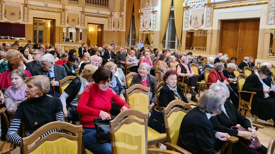Tradičního vánočního setkání se účastní hlavně starší generace | Foto: Klára Stejskalová, Radio Prague International Tradičního vánočního setkání se účastní hlavně starší generace | Foto: Klára Stejskalová, Radio Prague International