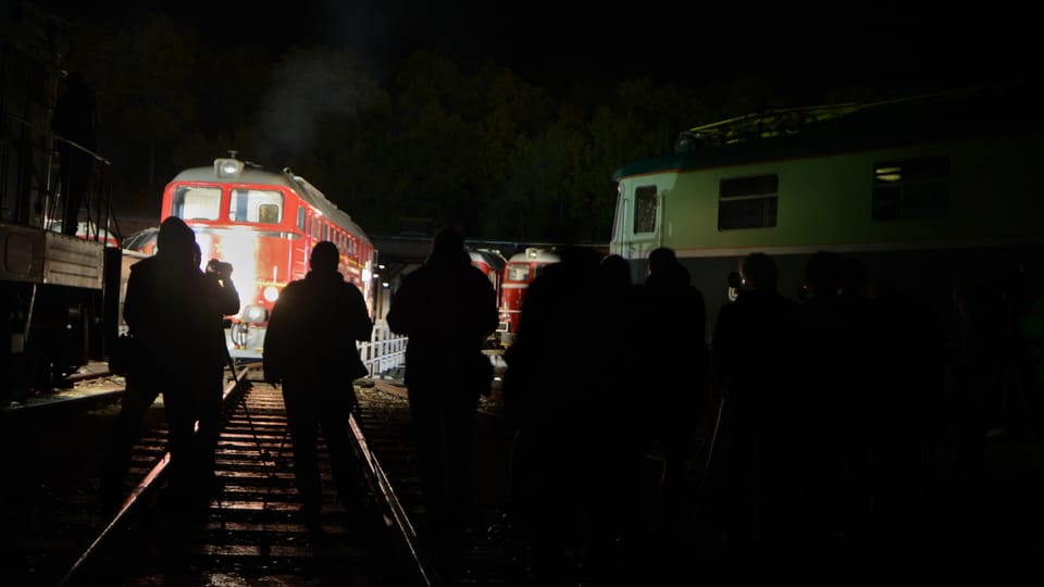 Organizátoři akcí někdy připravují denní i noční fotografování. K vozidlům nikdo nesmí, aby nekazil záběr, za tmy jsou nasvícená reflektory | Foto: Břetislav Tureček, Radio Prague International Organizátoři akcí někdy připravují denní i noční fotografování. K vozidlům nikdo nesmí, aby nekazil záběr, za tmy jsou nasvícená reflektory | Foto: Břetislav Tureček, Radio Prague International