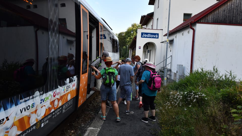 Vlak od České Lípy přivezl do Lužických hor další turisty | Foto: Břetislav Tureček,  Radio Prague International