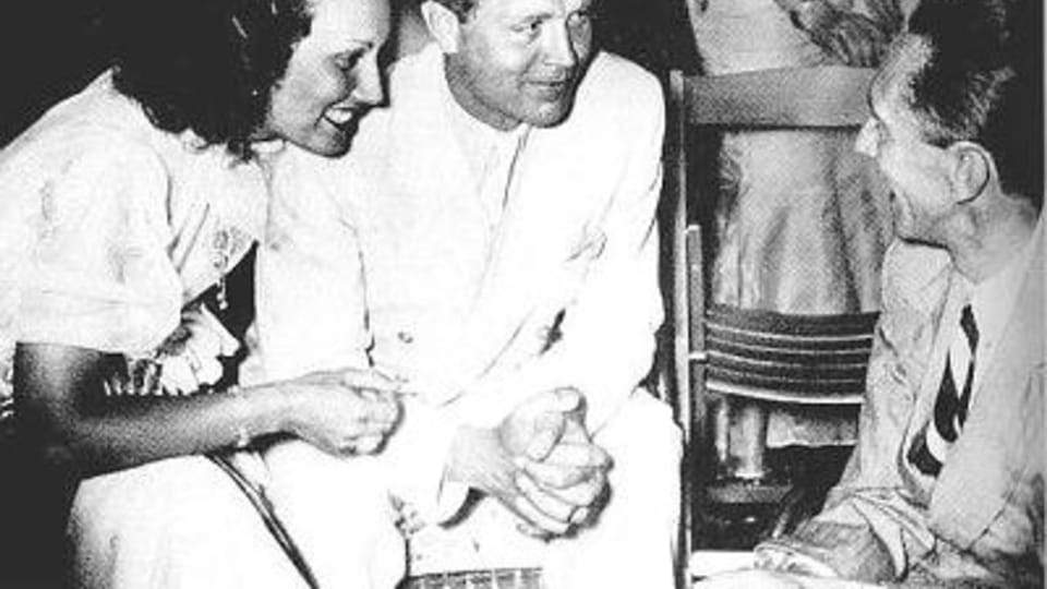 Lída Baarová a Joseph Goebbels (vpravo) Lída Baarová a Joseph Goebbels (vpravo)