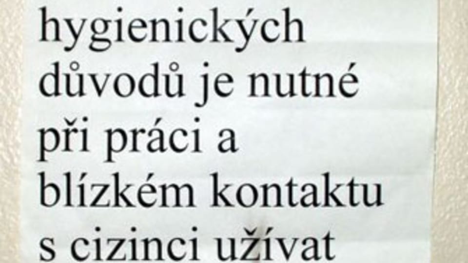 Upozornění: z preventivních a hygienických důvodů je nutné při práci a blízkém kontaktu s cizinci užívat obličejovou roušku... Upozornění: z preventivních a hygienických důvodů je nutné při práci a blízkém kontaktu s cizinci užívat obličejovou roušku...
