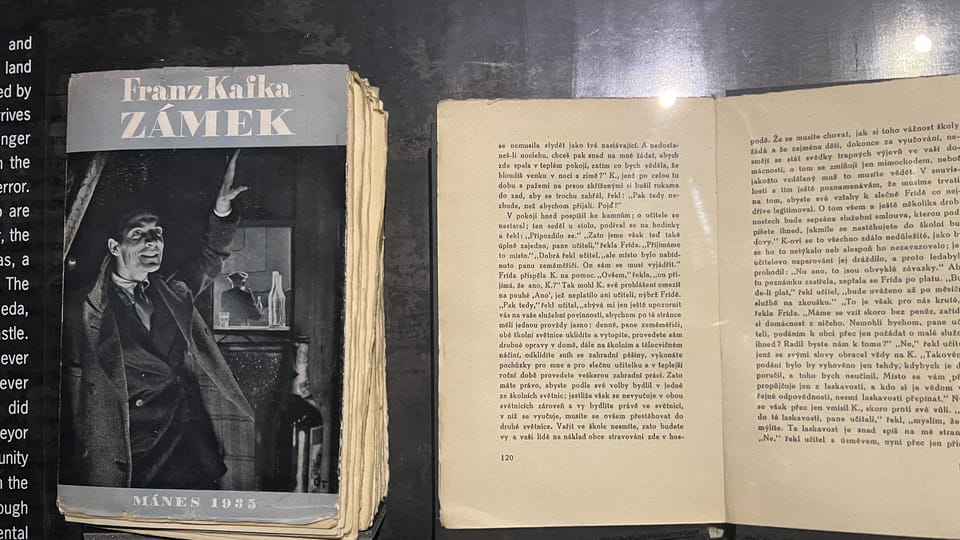 Zámek, 1935. První české vydání. Obálka Toyen | Foto: Kateřina Ayzpurvit, Radio Prague International Zámek, 1935. První české vydání. Obálka Toyen | Foto: Kateřina Ayzpurvit, Radio Prague International