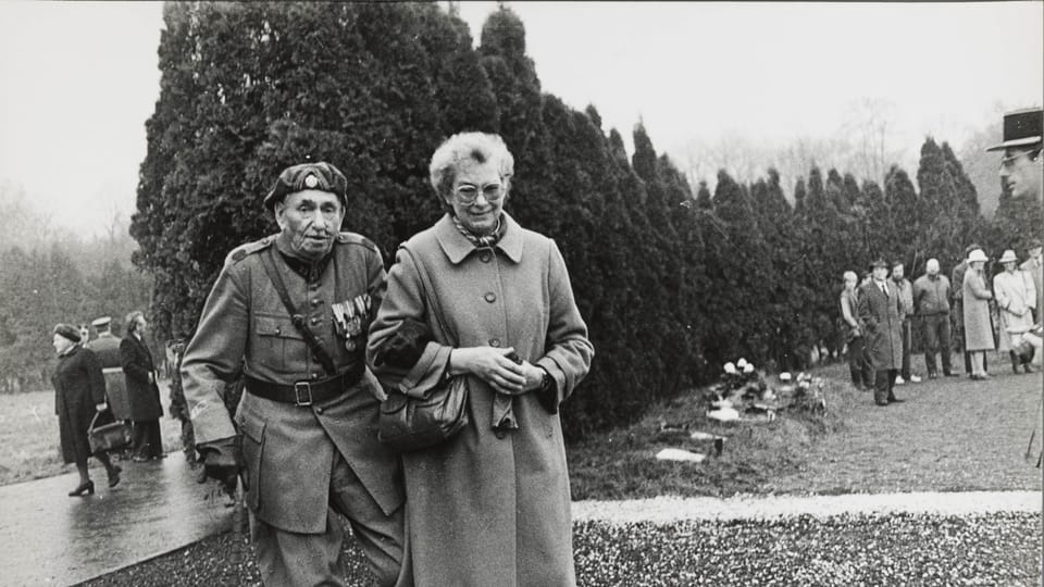 'Olšanský hřbitov', cyklus Legionáři, 1984 | Foto: Dagmar Hochová, Moravská galerie Brno 'Olšanský hřbitov', cyklus Legionáři, 1984 | Foto: Dagmar Hochová, Moravská galerie Brno