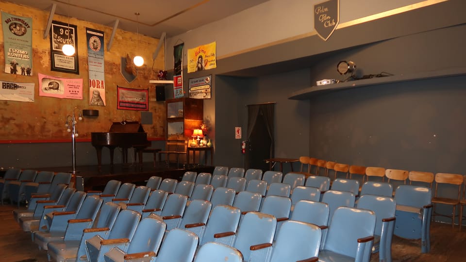 Sedadla v kinosále mají původní tvar | Foto: Ája Bufka Sedadla v kinosále mají původní tvar | Foto: Ája Bufka