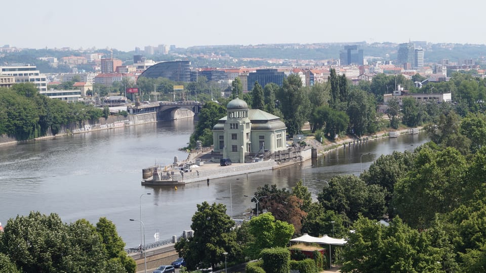 Elektrárna na ostrově Štvanice při pohledu z Novomlýnské vodárenské věže | Foto: Miloš Turek, Radio Prague International Elektrárna na ostrově Štvanice při pohledu z Novomlýnské vodárenské věže | Foto: Miloš Turek, Radio Prague International