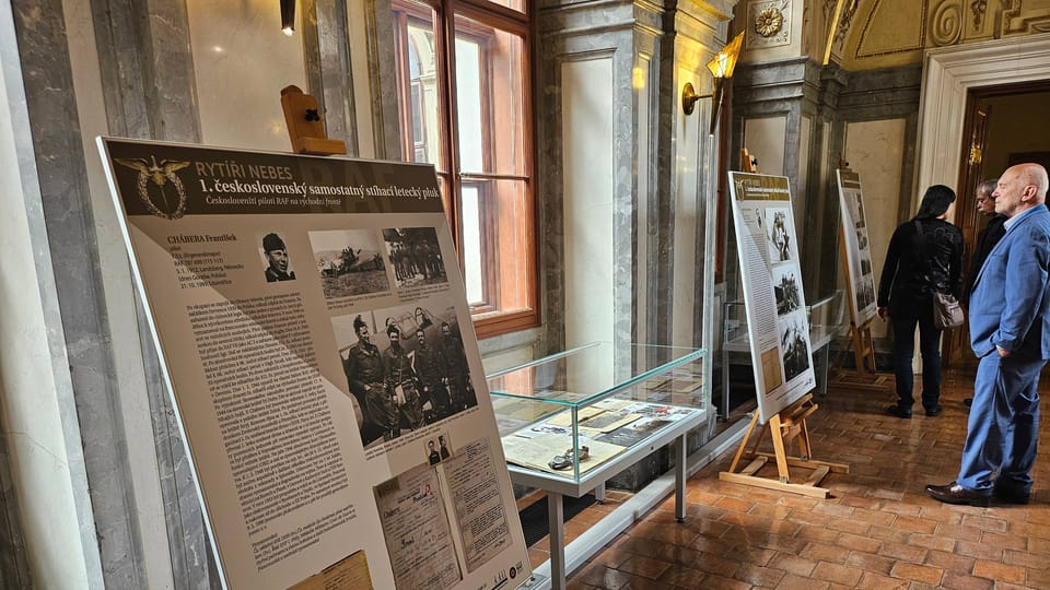 Rytíři nebes v mytologické chodbě Valdštejnského paláce | Foto: Klára Stejskalová,  Radio Prague International