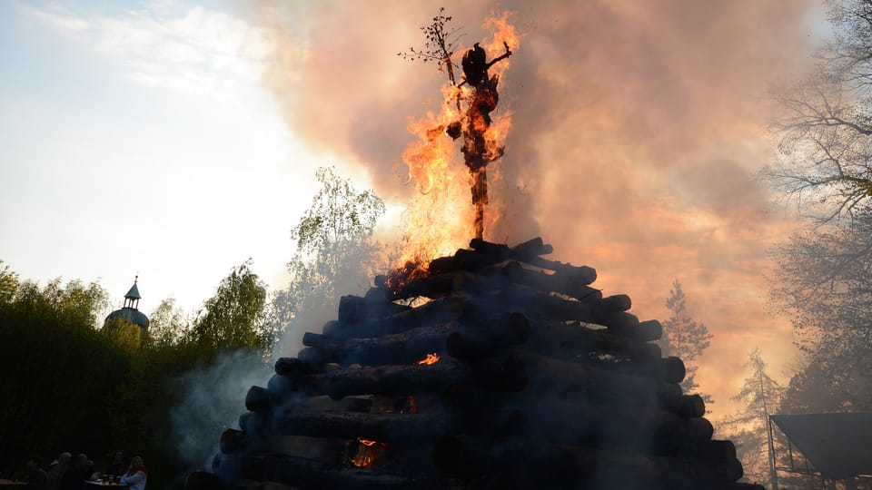 Pálení čarodějnic a opékání buřtů v Liběchově ve Středočeském kraji | Foto: Eva Turečková, Radio Prague International Pálení čarodějnic a opékání buřtů v Liběchově ve Středočeském kraji | Foto: Eva Turečková, Radio Prague International